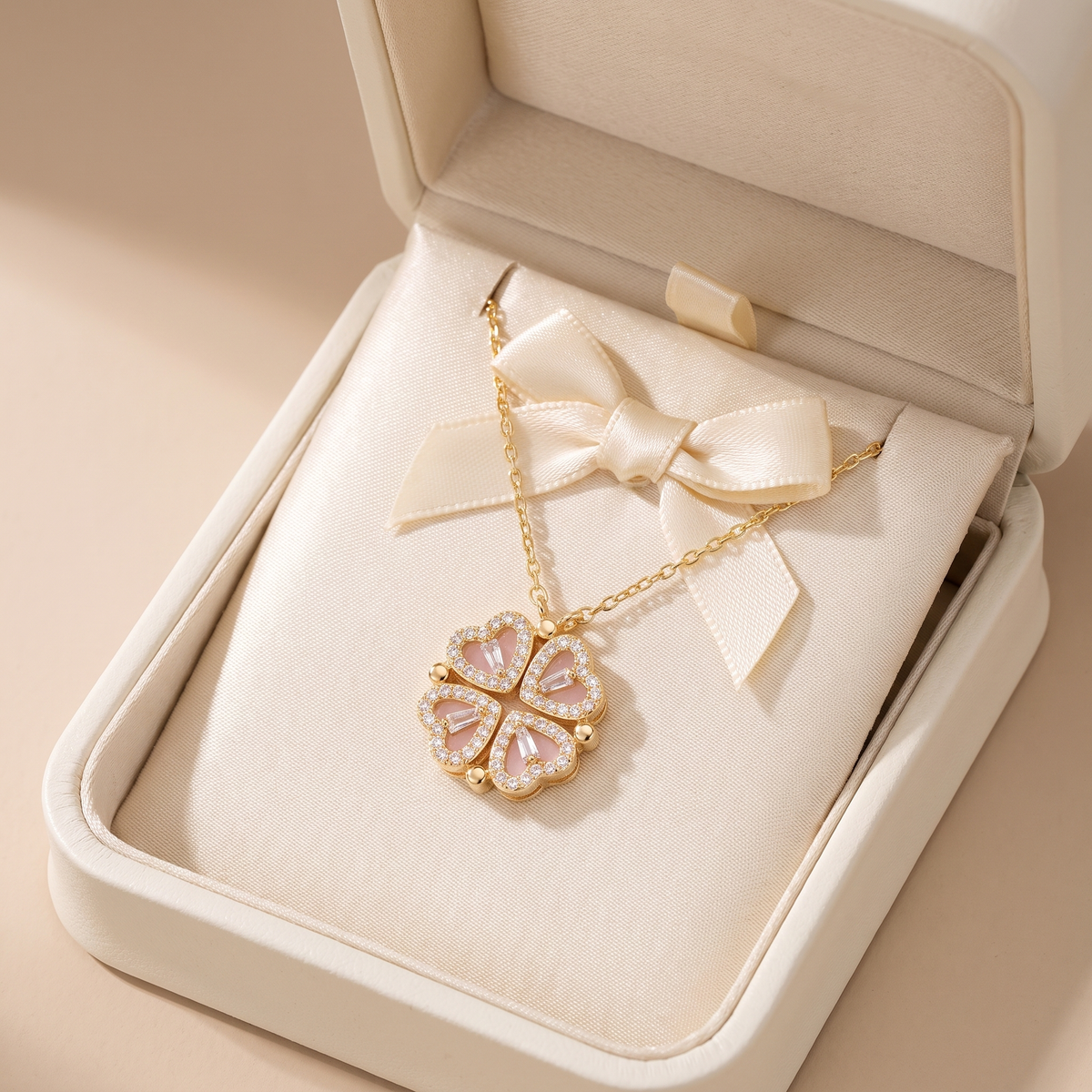 Klavertje vier ketting in cadeaudoosje
